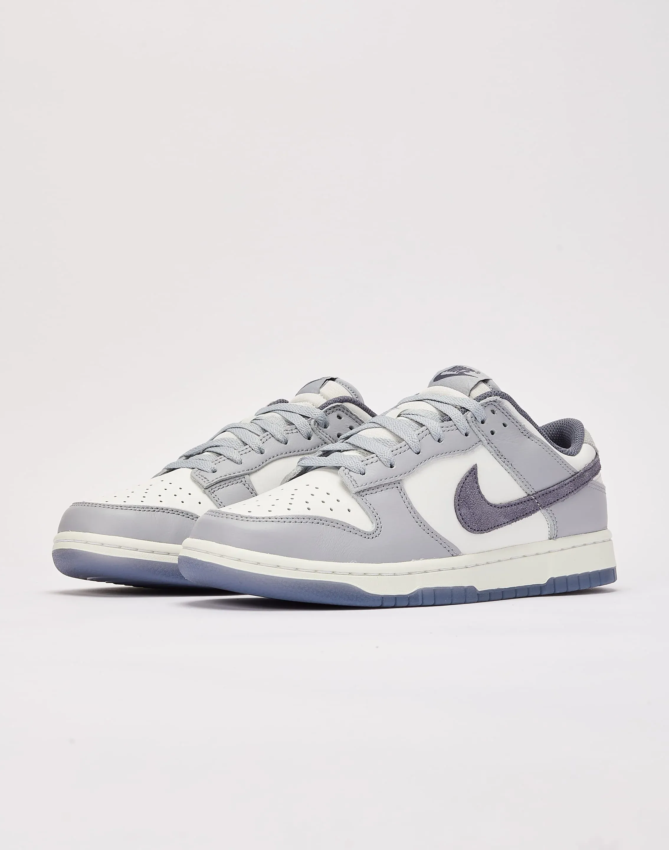 Nike Men's Dunk Low Retro SE Shoes - White / Light Carbon / Platinum Tint