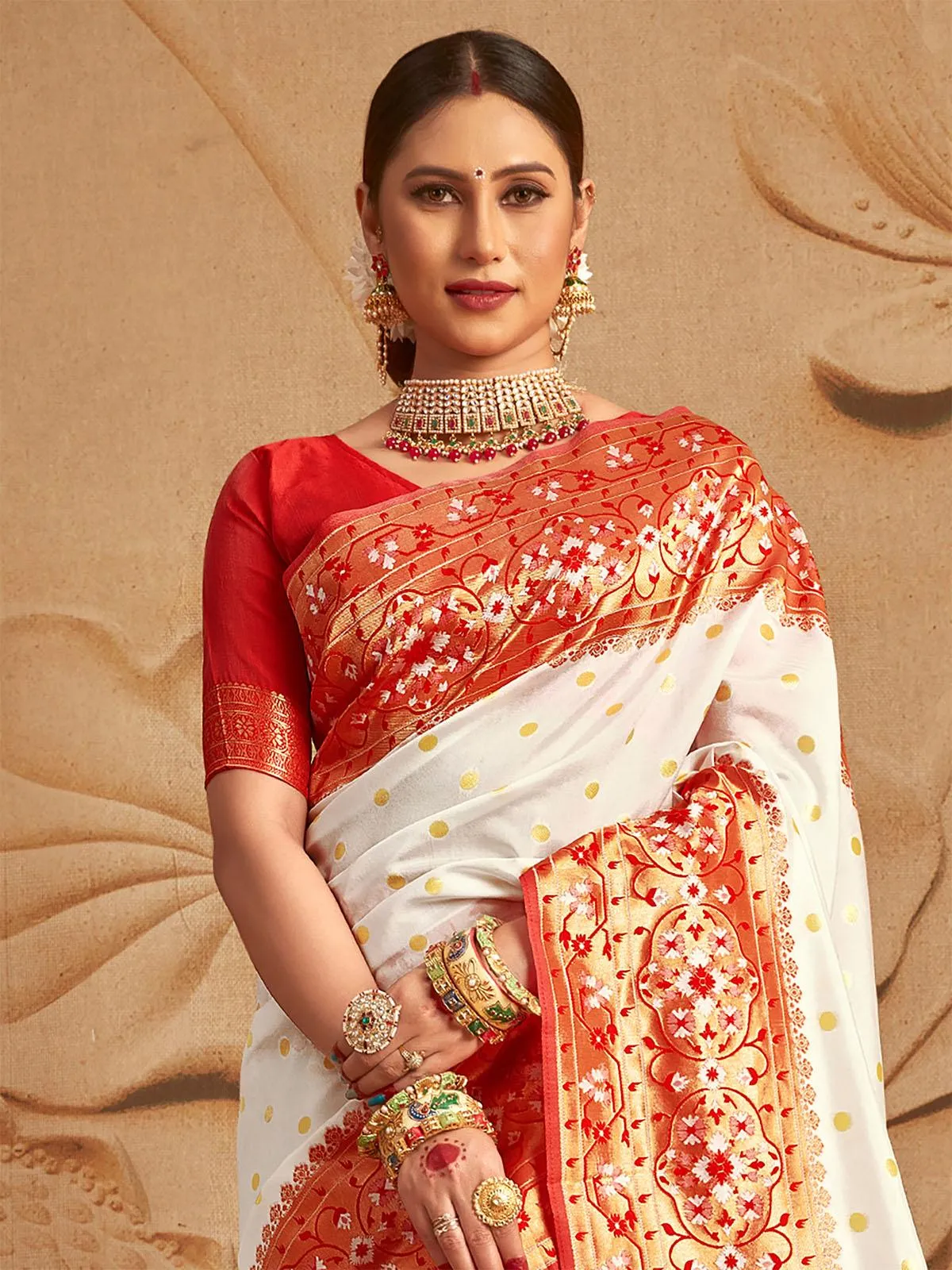 Odette Women Silk Blend White And Red Woven Designer Saree With Unstitched Blouse